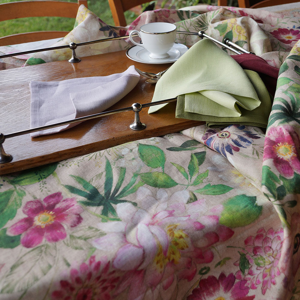 Linen tablecloth "La Vie En Rose"