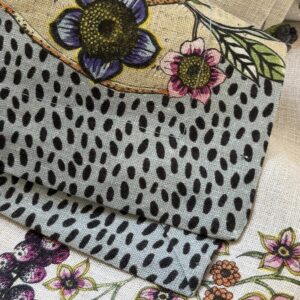 Close-up of the mitered corner and botanical print on the Biloba pure linen tablecloth