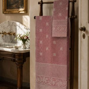 Sagrantino Ape Rustica linen towels with woven bee motifs, displayed in an elegant traditional Italian bathroom.