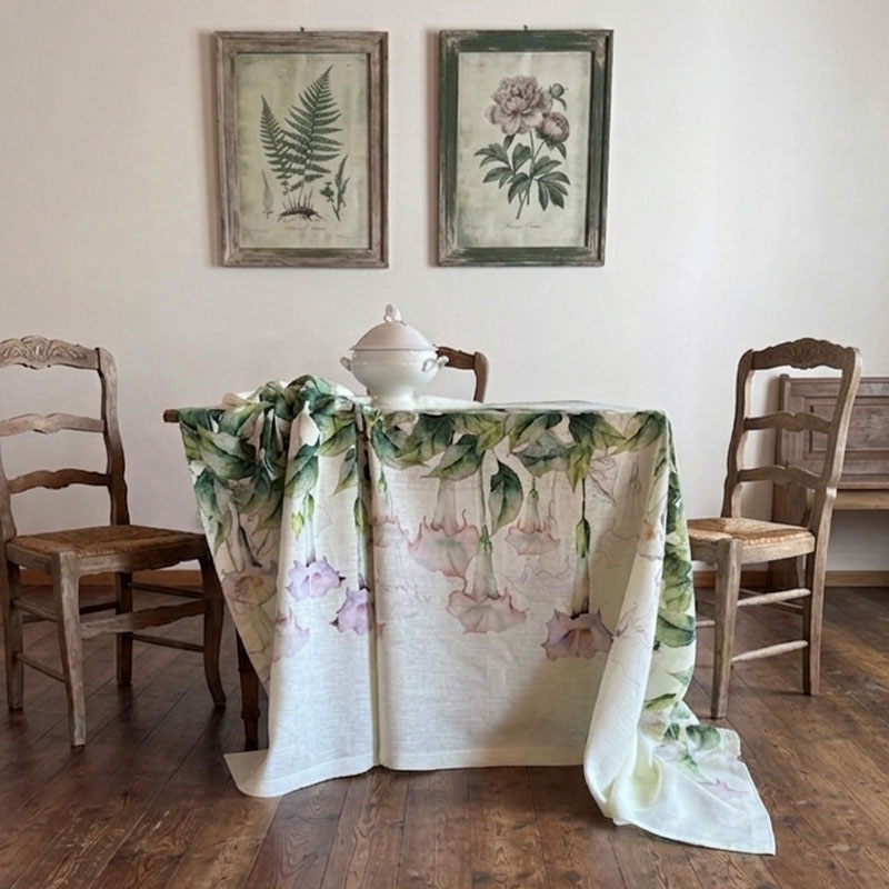 Tablecloth Datura Rosa-la-bottega-di-casa.jpg tovaglia di lino con disegni di datura