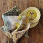 tovagliolo in canapa e lino con fiori gialli